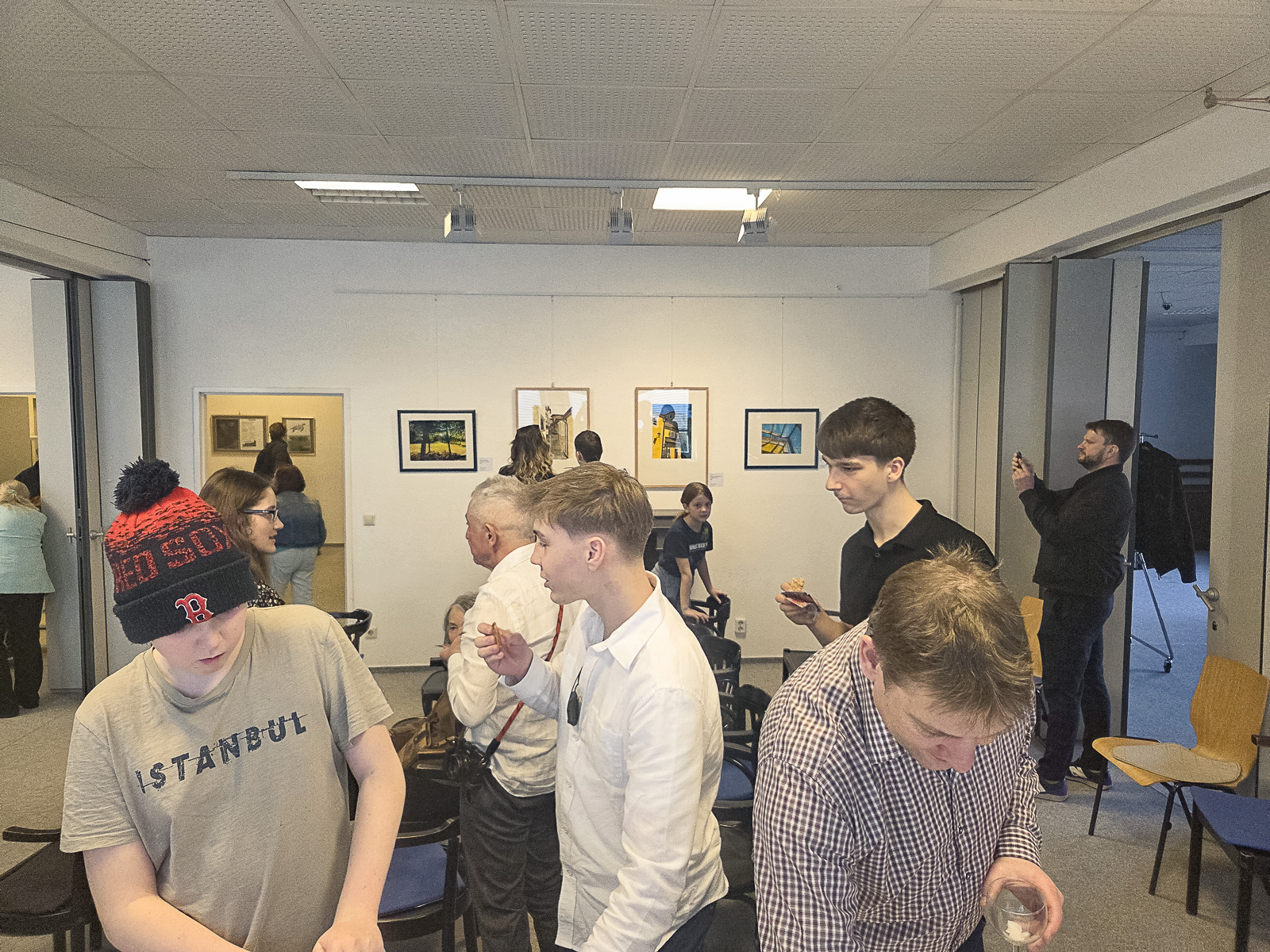 20260228 Vernissage  Besucher 3