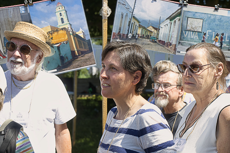 20260725 Fotoausstellung auf Leinen Besucher